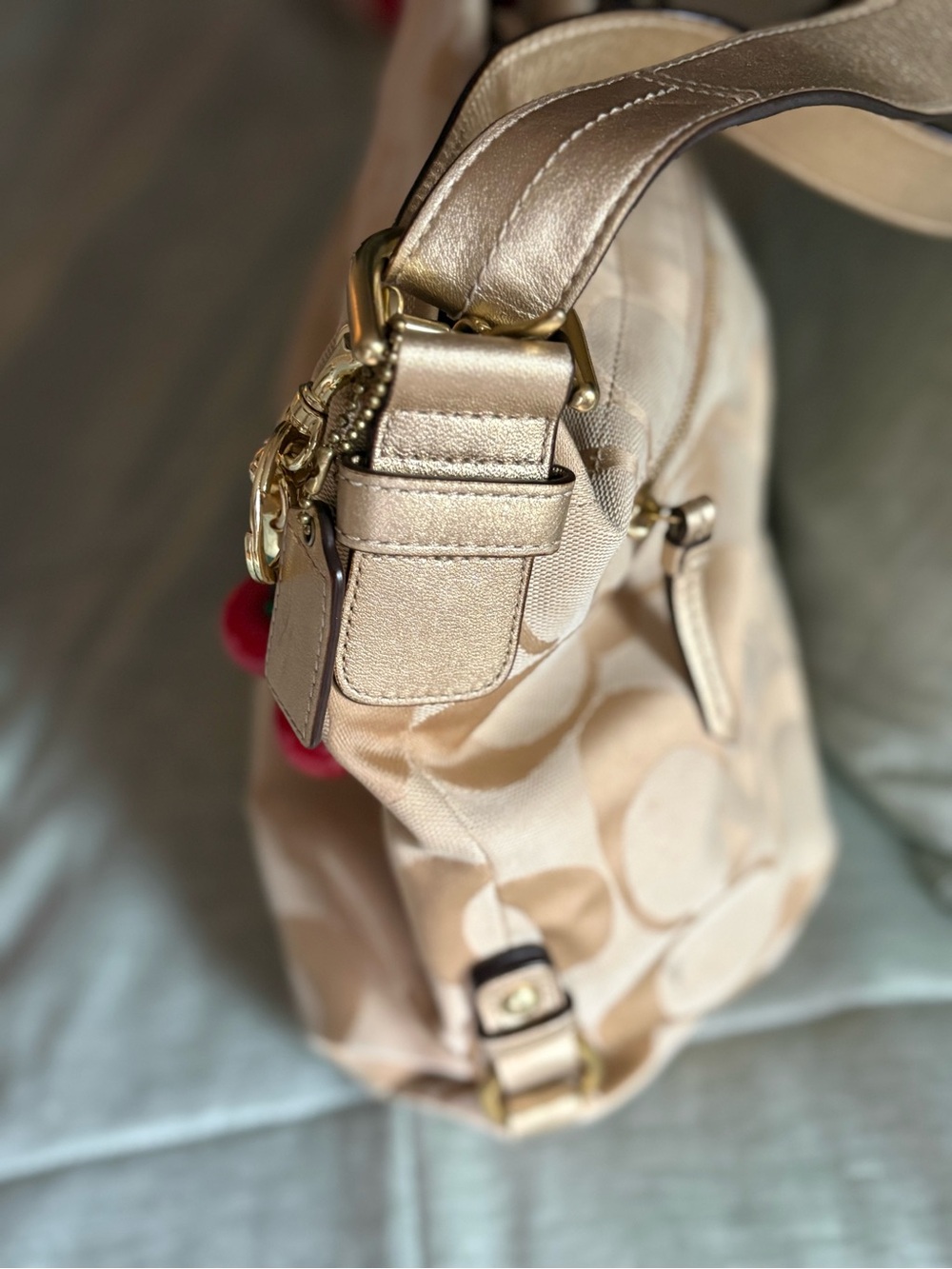 Coach Cream Shoulder/Crossbody Bag - Picture 2 of 5